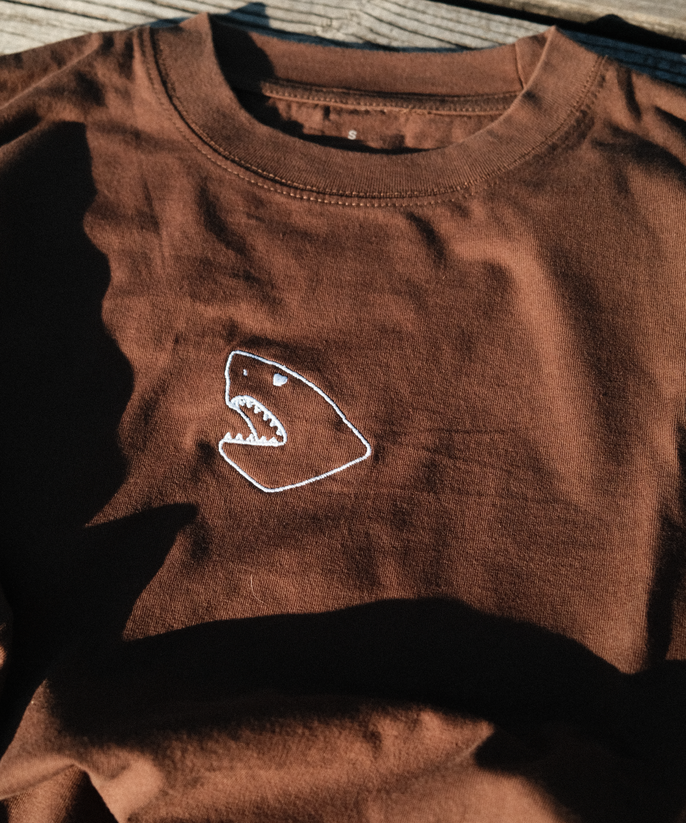 SHARK BOX TEE