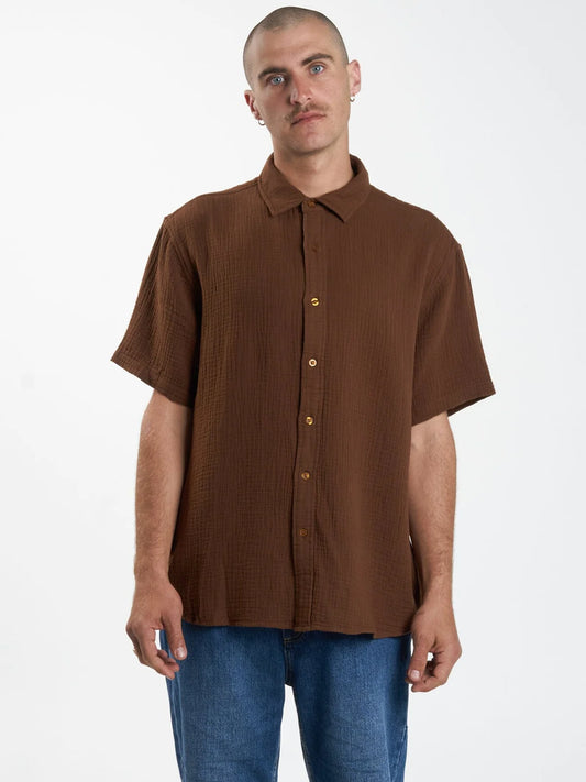 MINIMAL THRILLS SEERSUCKER SHORT SLEEVE SHIRT